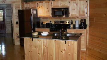 Deluxe Cabin, 3 Bedrooms, Hot Tub | Private kitchen | Fridge, microwave, oven, stovetop