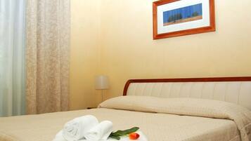 Minibar, free WiFi, bed sheets