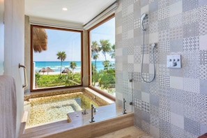 Emerald Junior Suite | Bathroom | Separate tub and shower, jetted tub, hydromassage showerhead - Valentin Imperial Rivera Maya All Inclusive - Adult Only (Playa del Carmen)