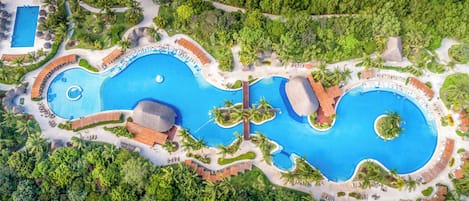 3 piscines extérieures, tentes de plage, parasols de plage