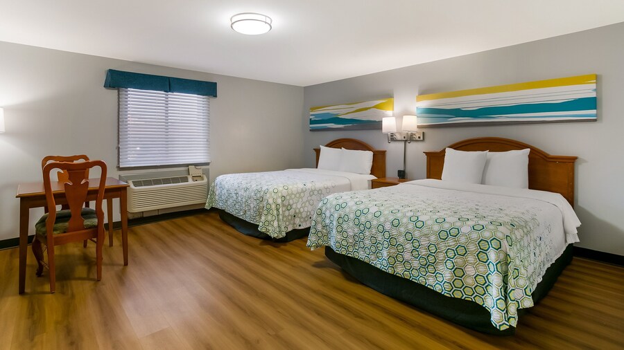 HomeTowne Studios by Red Roof Denver, PA