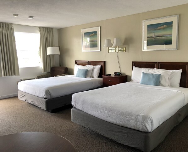 Iron/ironing board, cribs/infant beds, rollaway beds, free WiFi - GuestLodge (West Dennis)