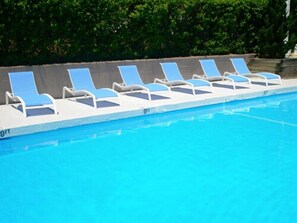 Outdoor pool - GuestLodge (West Dennis)