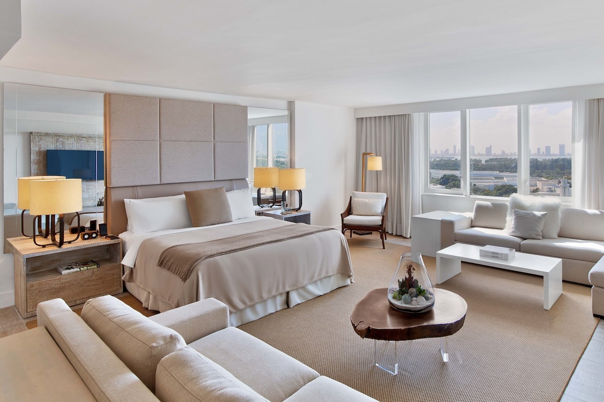 Premium bedding, down comforters, minibar, in-room safe