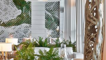 Área de estar no saguão