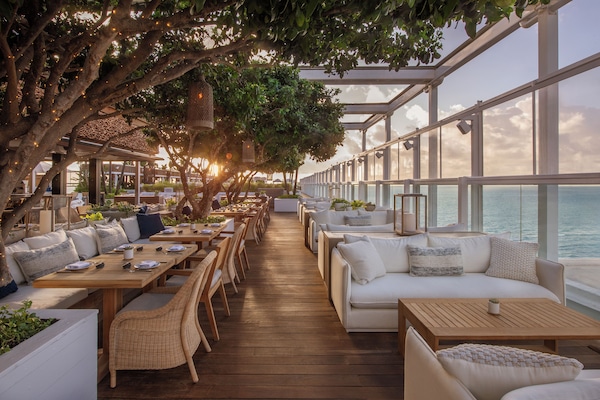 3 restaurants; breakfast, lunch, and dinner served