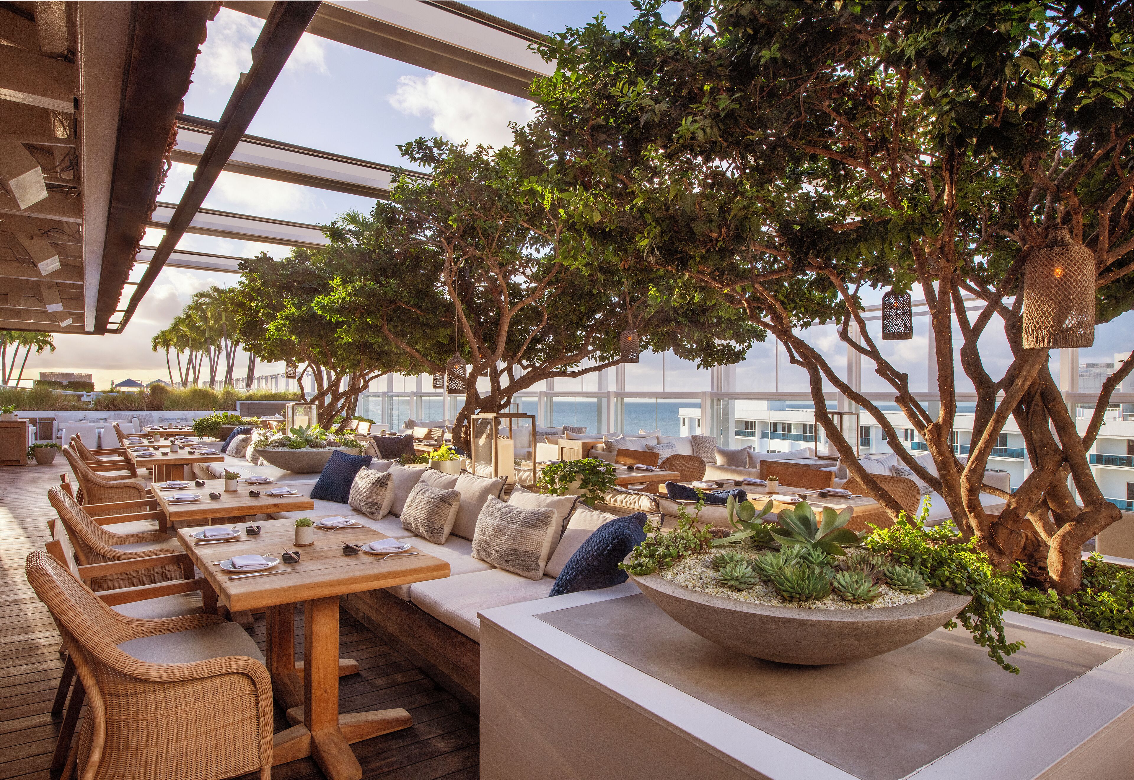 3 restaurants; breakfast, lunch, and dinner served