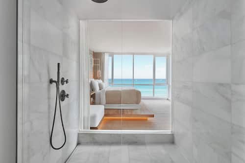 Suite, Mehrere Betten, Balkon, Meerseite | Badezimmer