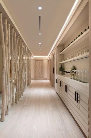 Couples treatment room(s), sauna, hot tub, steam room, body treatments
