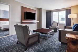 Pillow-top beds, in-room safe, desk, iron/ironing board - The Westin Virginia Beach Town Center (Virginia Beach)