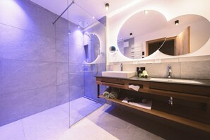 Suite (Garten-Liebe) | Bany | Dutxa, capçal de dutxa tipus cascada i articles de tocador gratuïts 