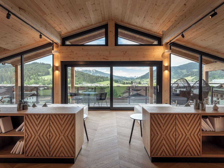 Sauna, hot tub, steam room, body treatments, hydrotherapy, aromatherapy