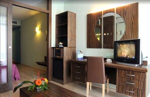 Desk, soundproofing, WiFi