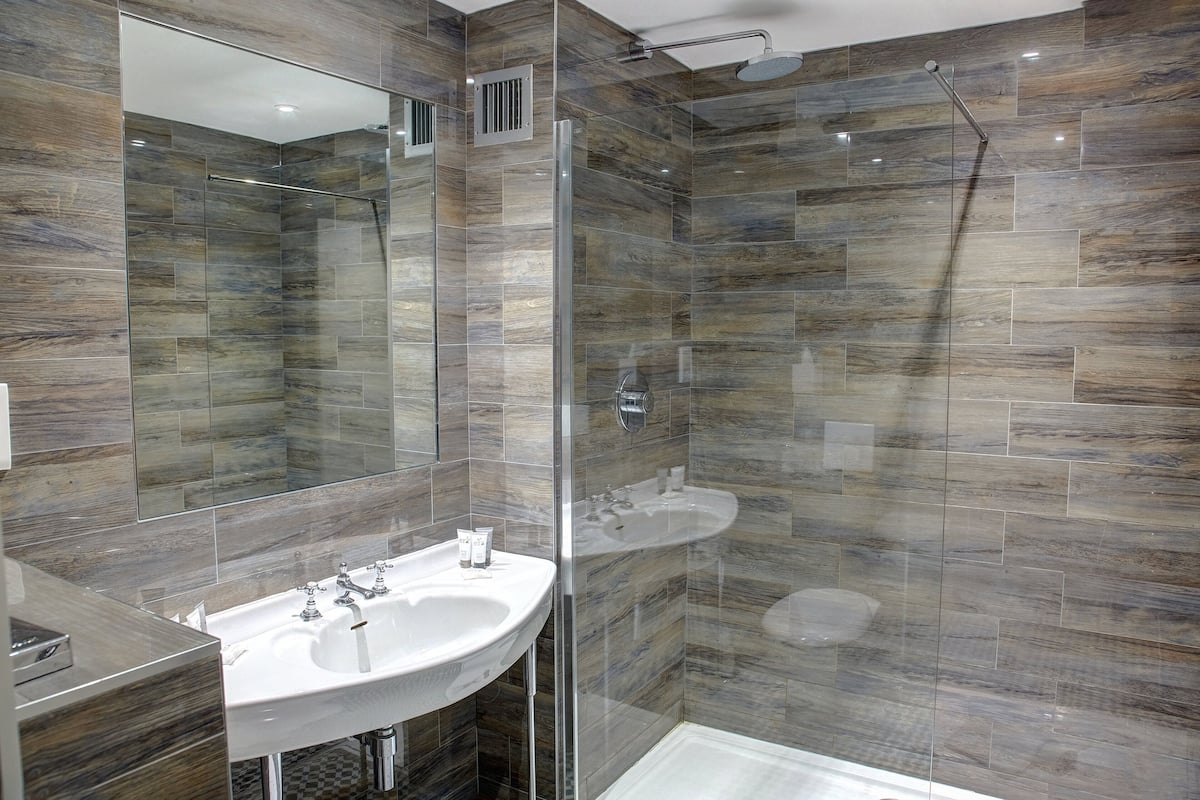 luxury double room | bathroom | free toiletries, hair dryer, towels