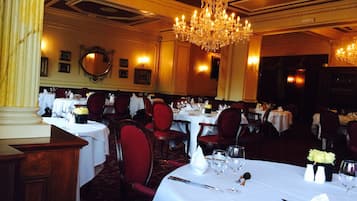 2 restaurants, breakfast served, British cuisine