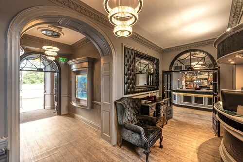 Grand St Leger Hotel