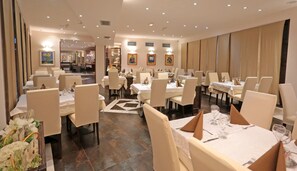 Breakfast, lunch and dinner served - Hotel As (Split)