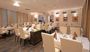 Breakfast, lunch and dinner served - Hotel As (Split)