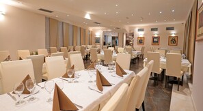 Breakfast, lunch and dinner served - Hotel As (Split)