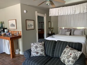 Iron/ironing board, free WiFi, bed sheets - The Cottage @ 241 North (St. George)