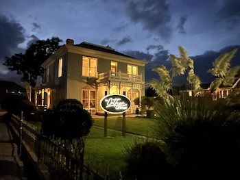 The Cottage @ 241 North