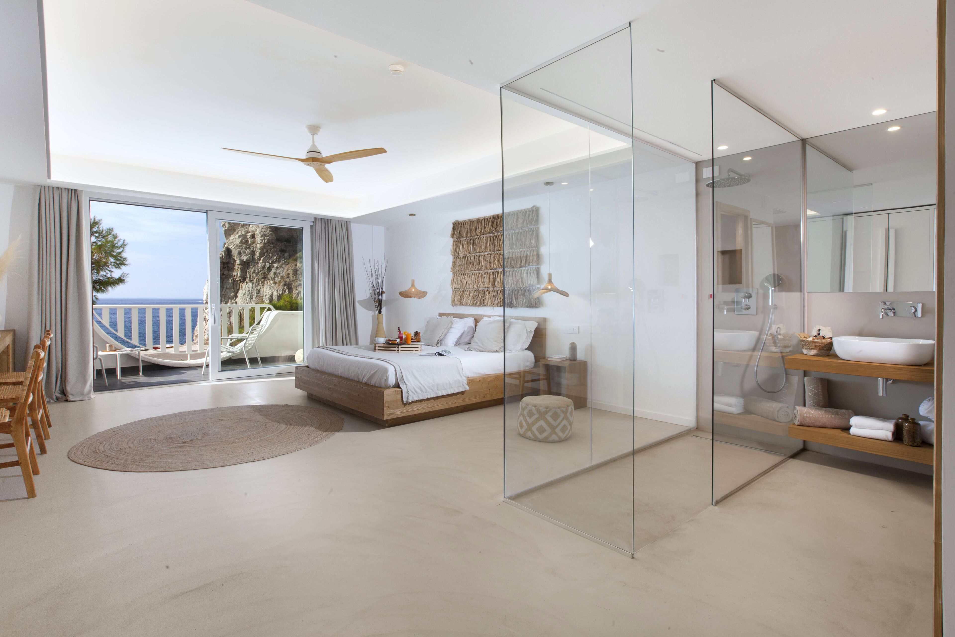 Chambre Double Junior, balcon, vue mer | Minibar, coffres-forts dans les chambres, bureau, rideaux occultants