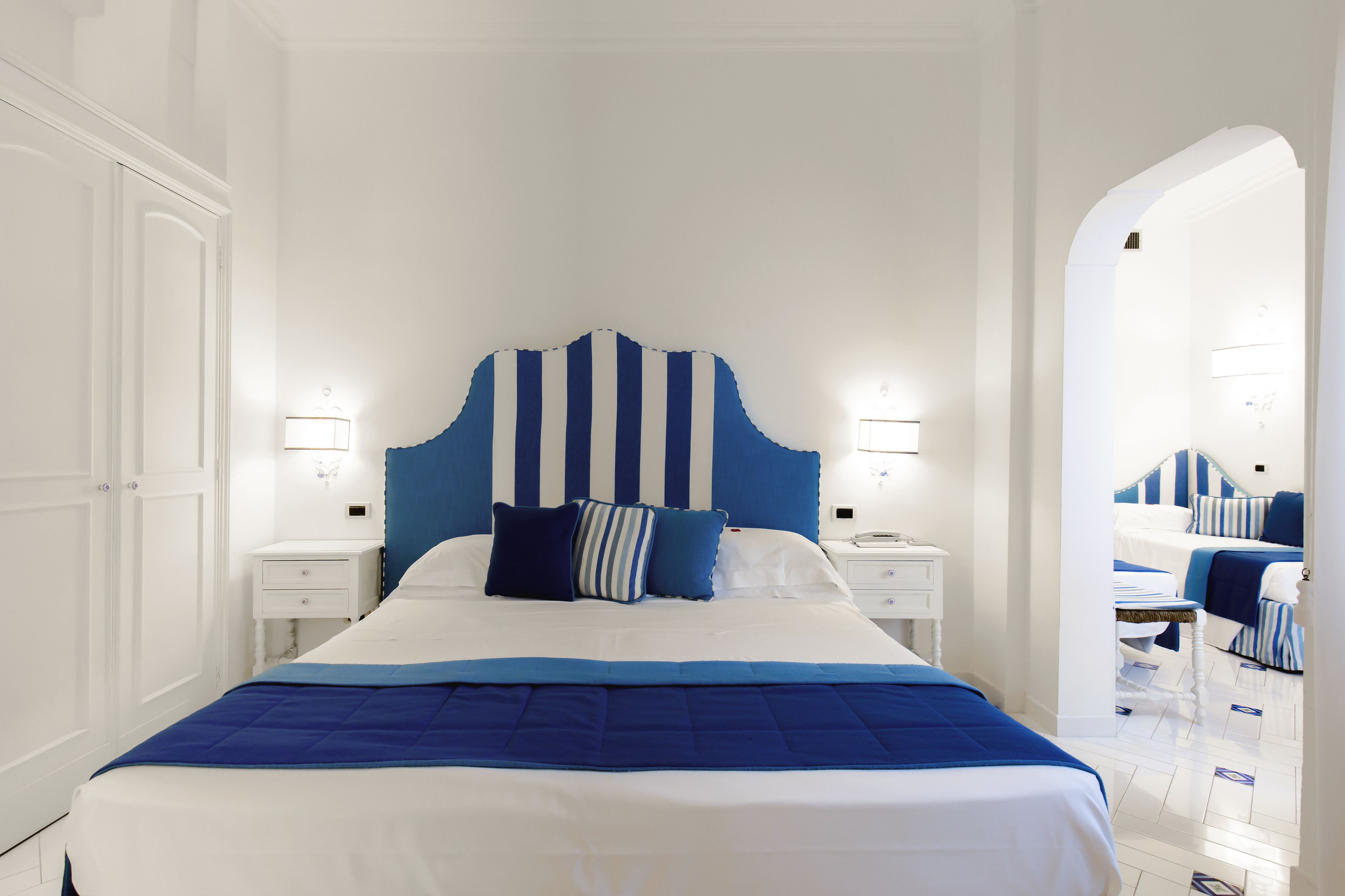 family room | 1 bedroom, premium bedding, down duvets, minibar