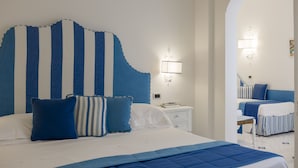 A hotel room with a large bed, a nightstand, and a mirror. - Villa di Sorrento (Sorrento)