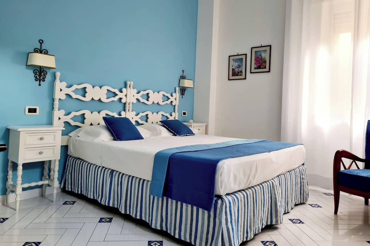 Standaard kamer, 1 twee- of 2 eenpersoonsbedden | Luxe beddengoed, donzen dekbedden, een minibar, een kluis op de kamer