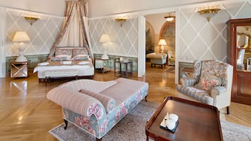 Apartamento superluxo, sacada, vista para a cidade | 1 quarto, roupas de cama premium, camas com colchões pillow-top