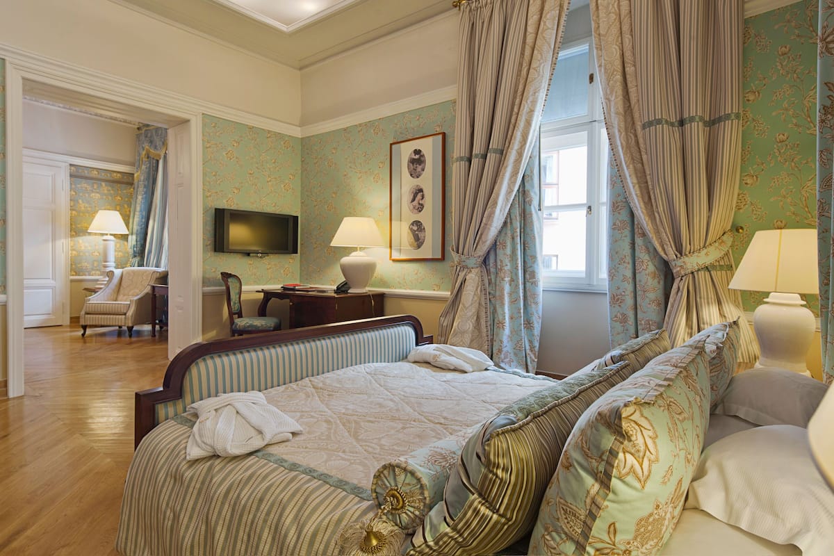 Executive Suite | 1 bedroom, premium bedding, pillow-top beds, minibar