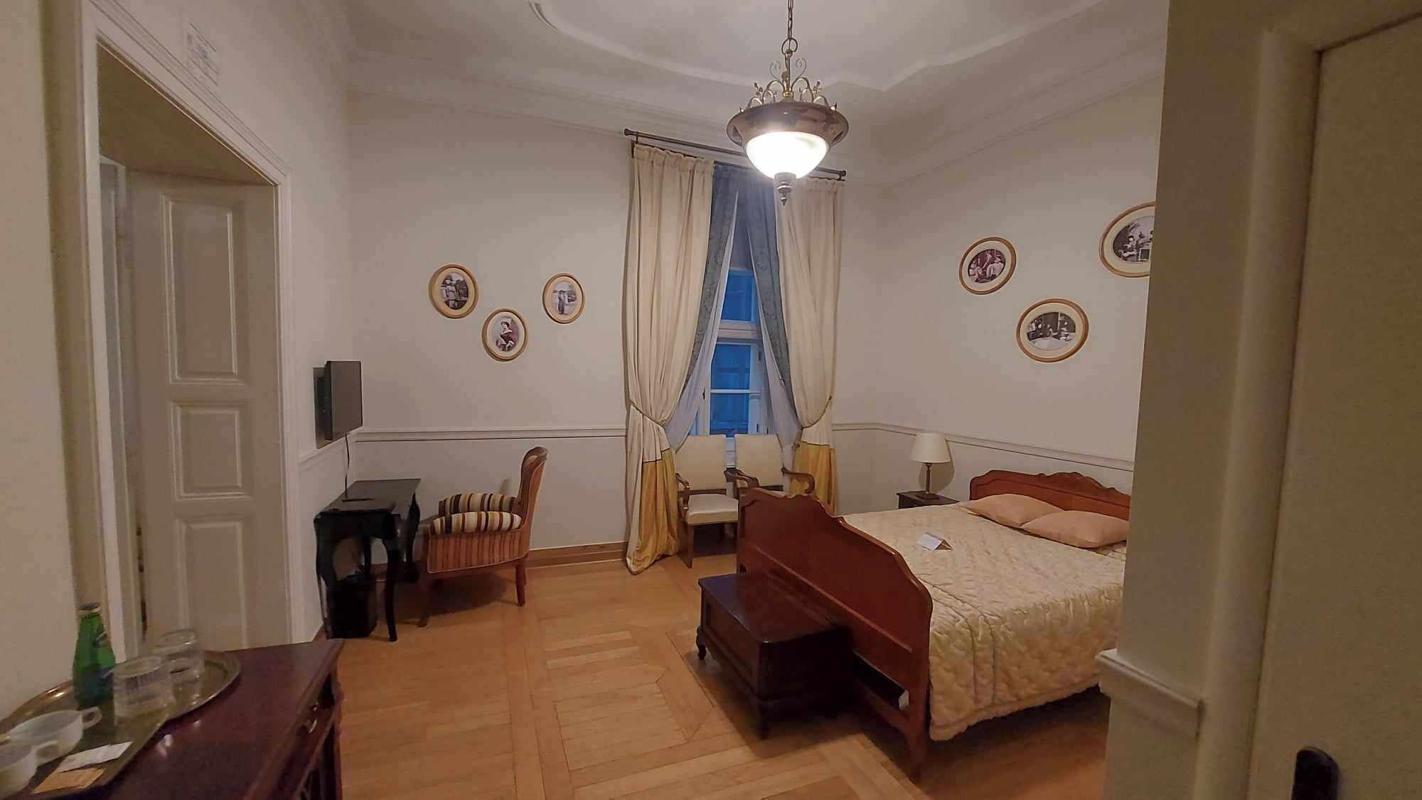 Dobbeltrom – classic | Sengetøy av topp kvalitet, senger med overmadrass og minibar