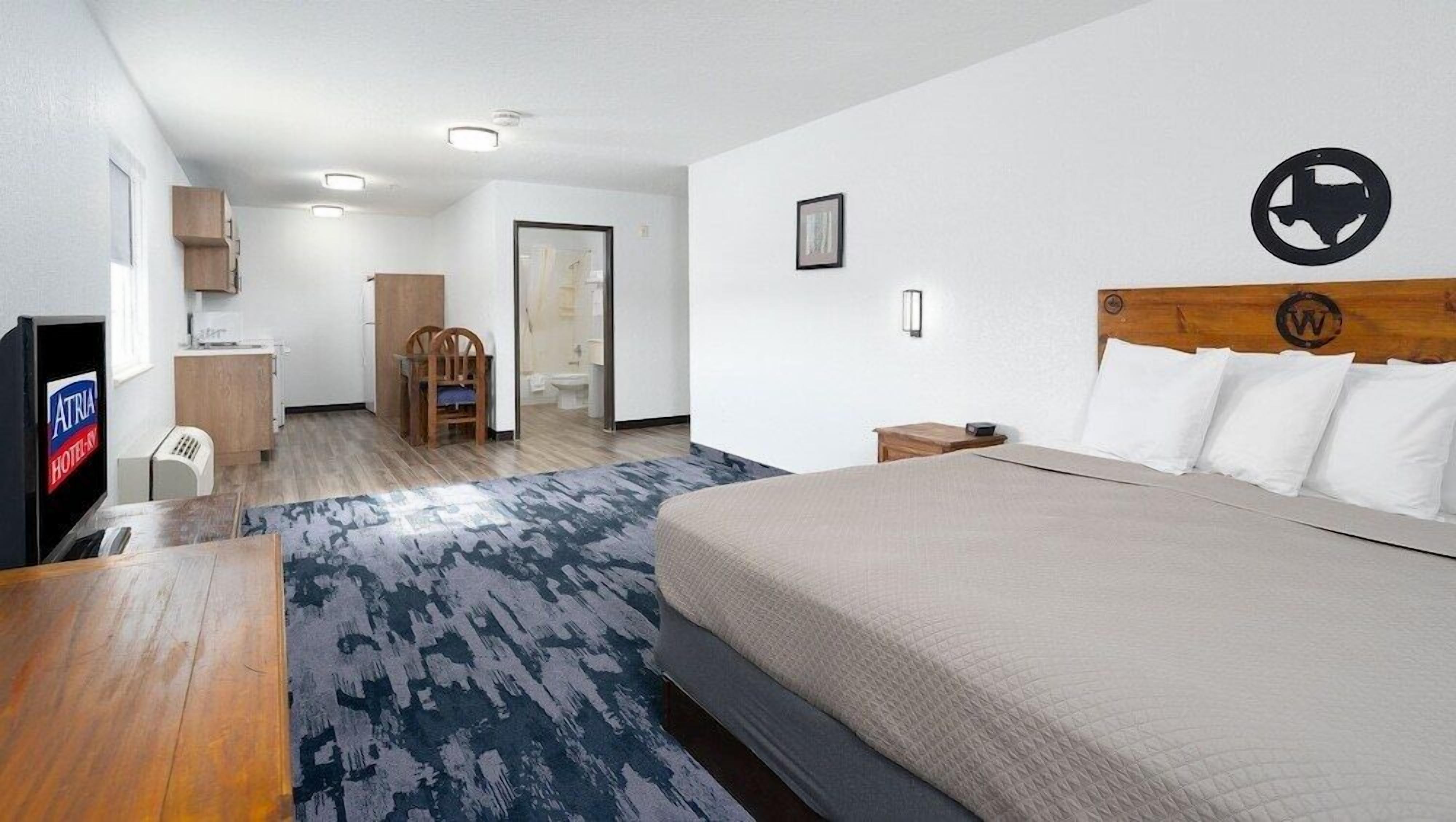 Iron/ironing board, free WiFi, bed sheets, alarm clocks