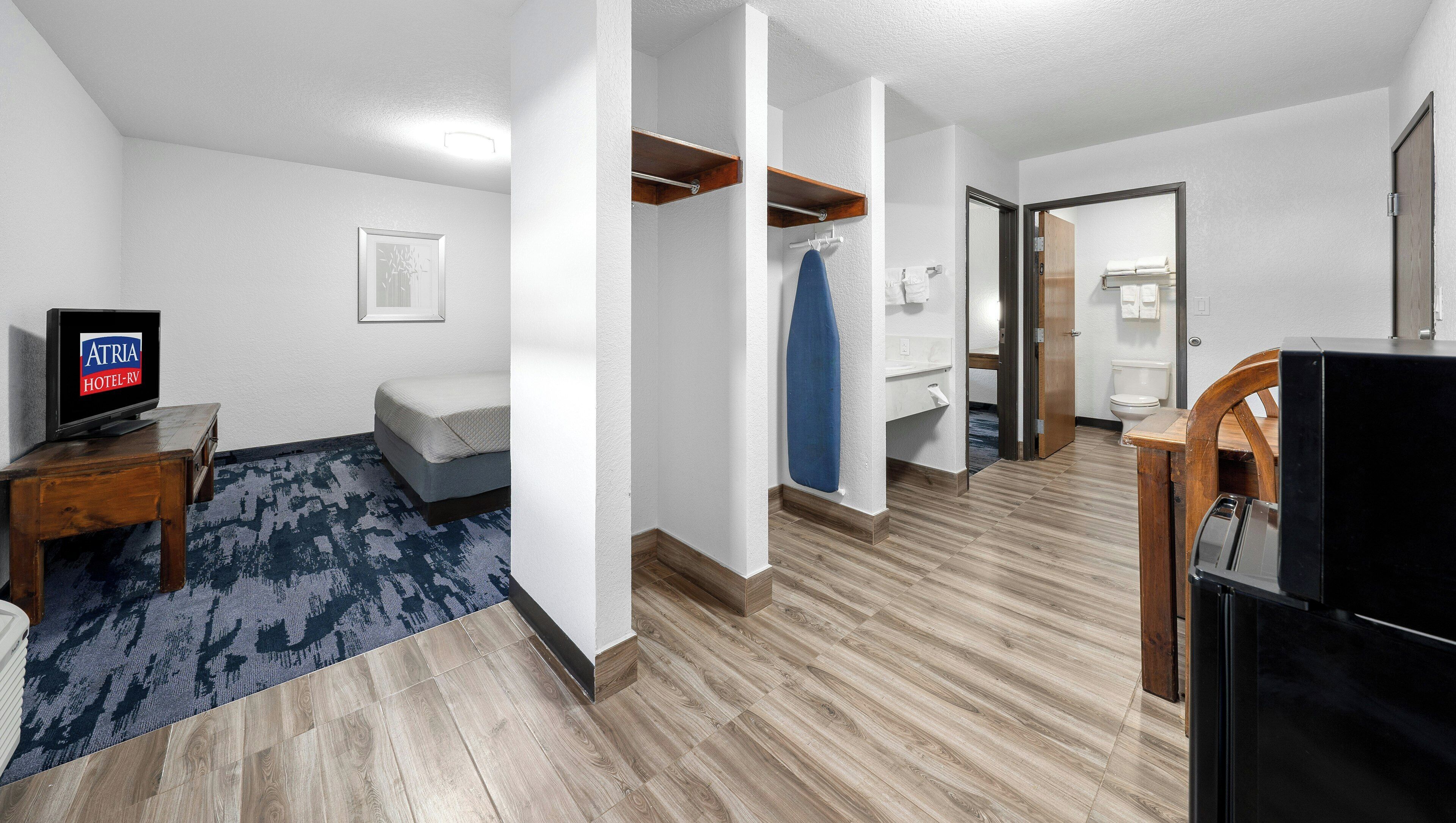 Room, 1 Double Bed, Accessible, Non Smoking | Iron/ironing board, free WiFi, bed sheets, alarm clocks