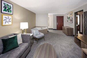 Premium bedding, pillowtop beds, in-room safe, desk