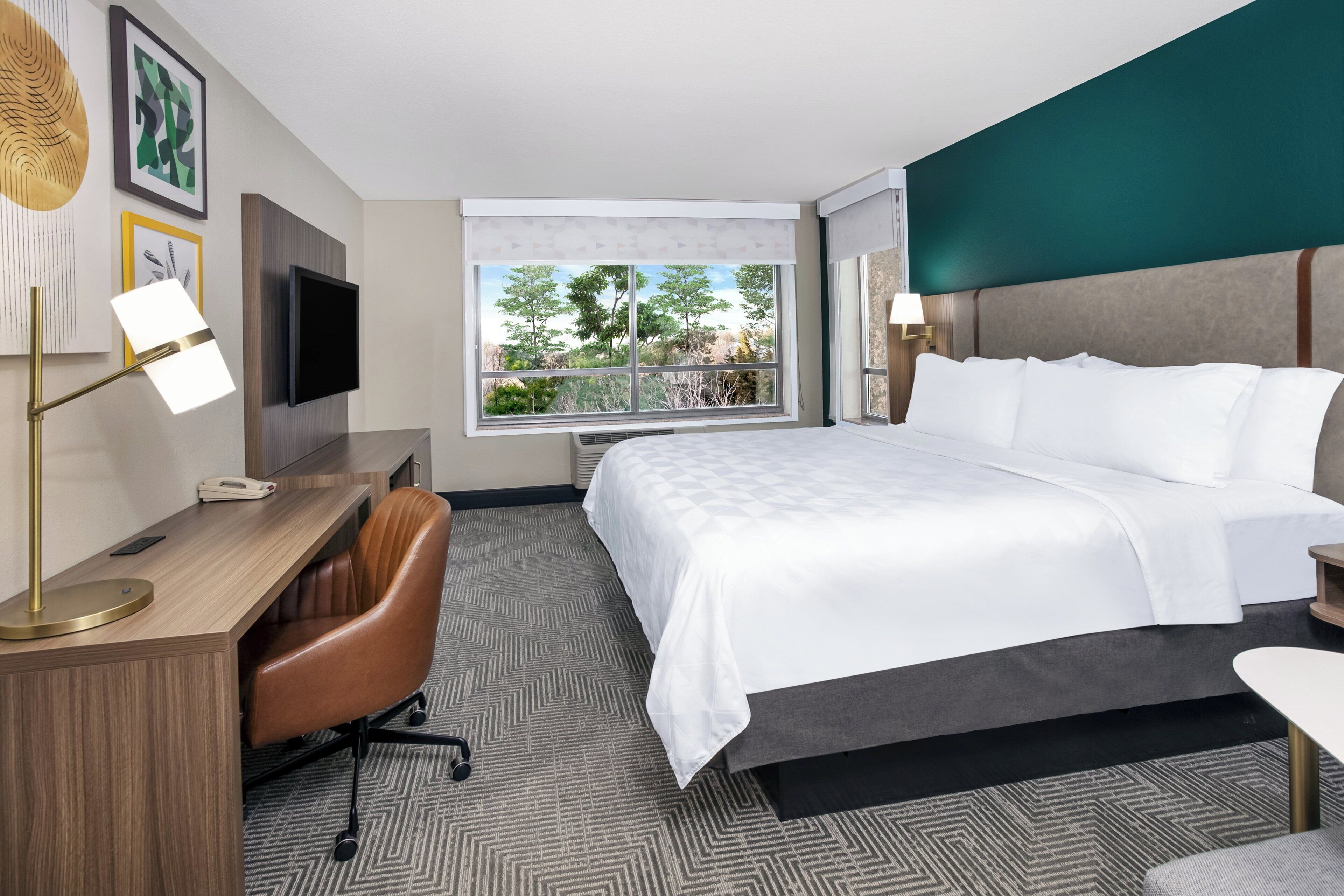 Premium Room, 1 King Bed | Premium bedding, pillowtop beds, in-room safe, desk