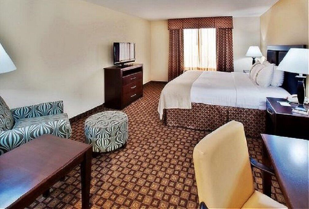 Premium bedding, pillowtop beds, in-room safe, desk