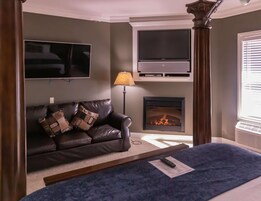 加厚床垫、迷你吧、办公桌、隔音