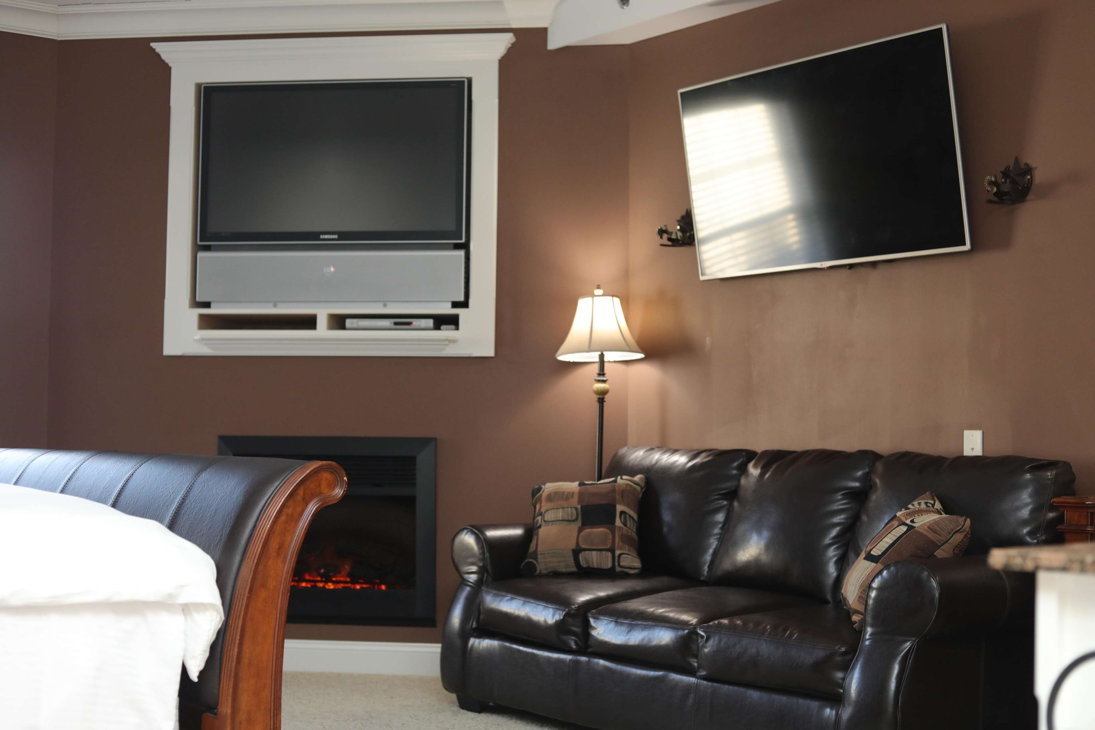 1 bedroom, pillow-top beds, minibar, desk