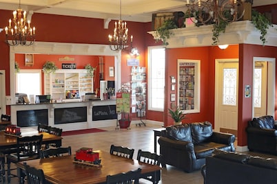 Depot Inn and Suites