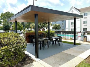 BBQ/picnic Area - Candlewood Suites Savannah Airport by IHG (Savannah)