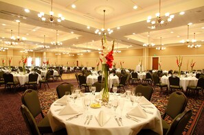 Banquet hall - The Lodge at Mountaineer Square, A Vail Resorts Property (Crested Butte)