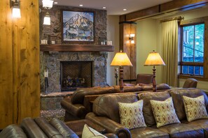 Lobby sitting area - Lodge at Mountaineer Square (Crested Butte)