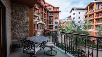 Studio, 1 King Bed | Balcony