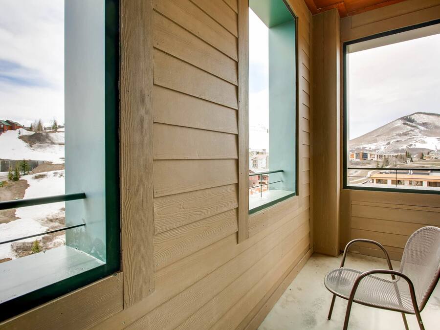 4 Bedroom 4 Bath Condo | Balcony