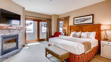 4 Bedroom 4 Bath Condo | Premium bedding, down comforters, in-room safe, desk