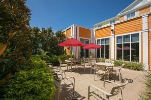 2 restaurants; breakfast and dinner served - Hilton Garden Inn Lakeland (Lakeland)