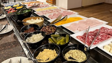 Desayuno para llevar diario (EUR 18 por persona)