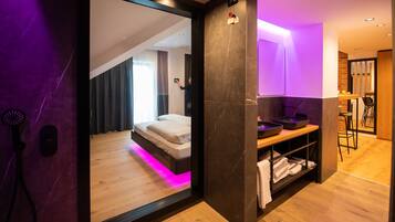 Premium Studio | Bathroom | Free toiletries, hair dryer, bathrobes, slippers