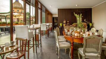 Enjoy meals in this elegant dining area with a round table and comfortable seating for all.